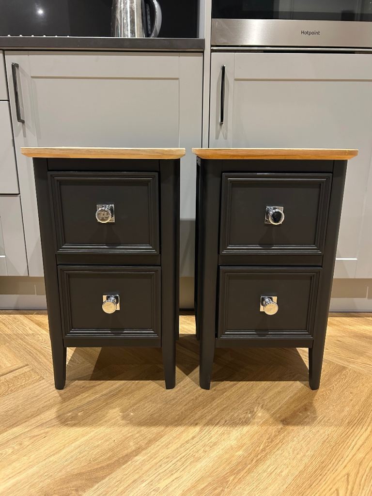 Elegant Black wooden Bedside Tables with Natural Oak Tops – Set of 2 Nightstands.