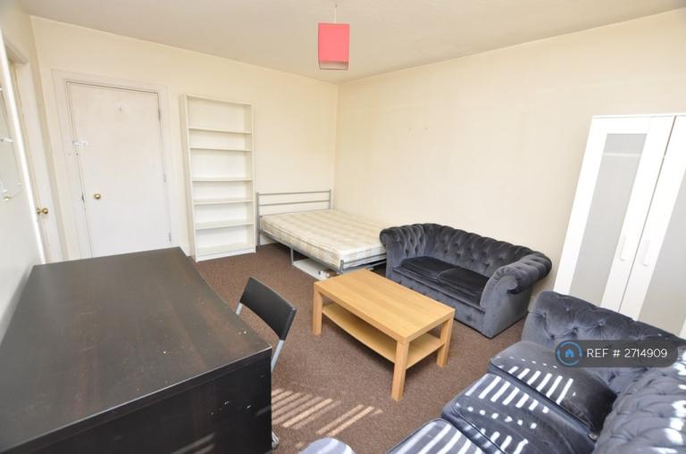 5 bedroom house in Finchley Lane, London, NW4 (5 bed) (#2714909)