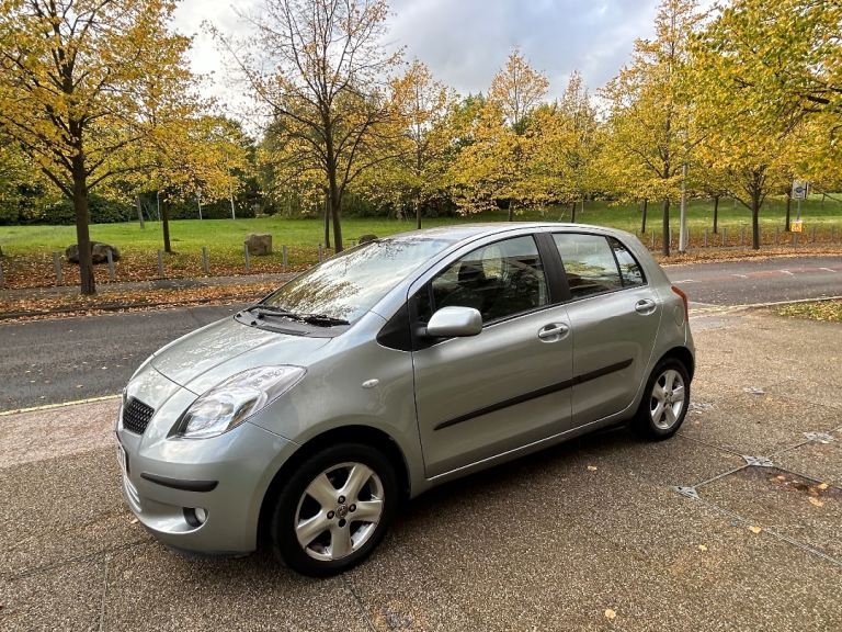 Toyota YARIS 1.3 automatic,low miles 50k,drives superb,excellent condition,service history,2 keys 