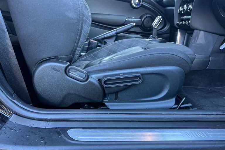 2018 MINI Hatch 1.5 Cooper Hatchback 3dr Petrol Steptronic Euro 6 (s/s) (136 ps) Hatchback Petrol...