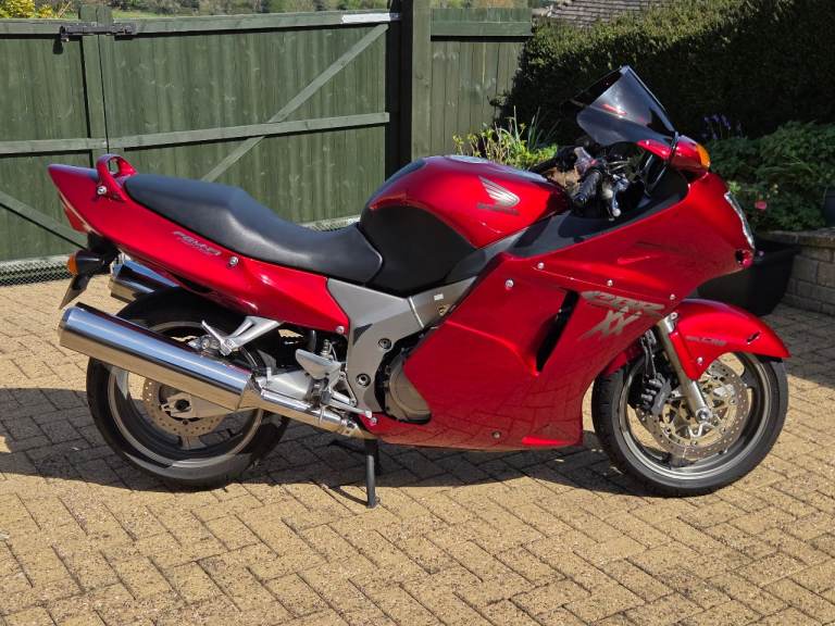 2000 Honda CBR1100XX Super Blackbird – Excellent Condition, Well‑Maintained, Ready to Ride