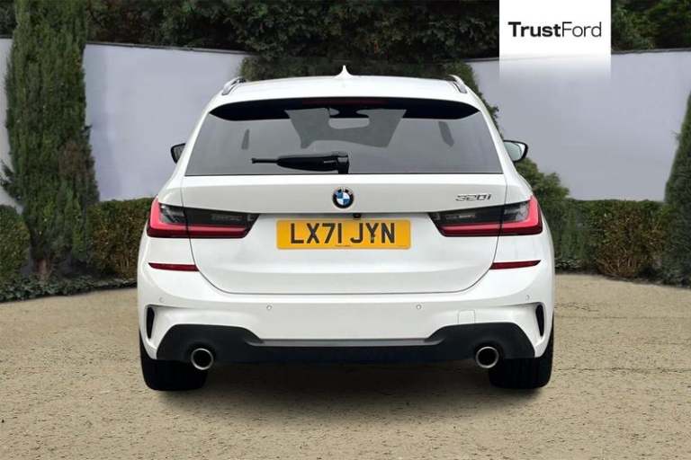 2021 BMW 3 Series 320i M Sport 5dr Step Auto ** Rear Parking Camera - Heated Seats ** Semi-Au Est...