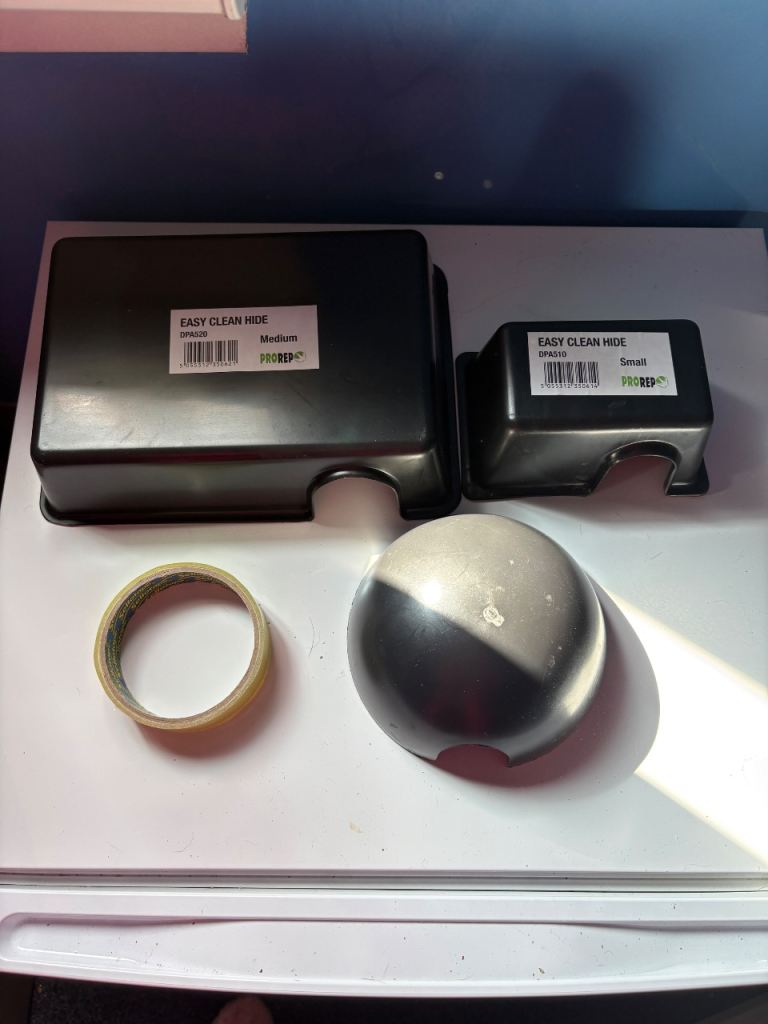 Free Snake hides ( ball python corn snake hognose snake reptile vivarium) 