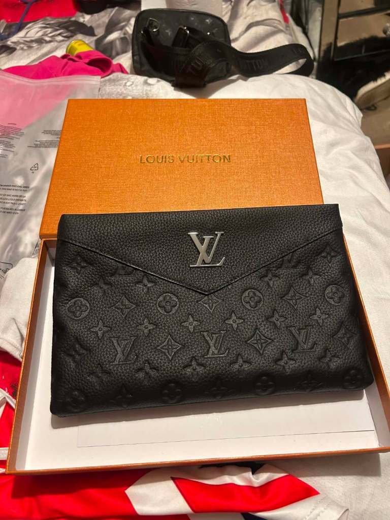 Louis Vuitton Black Leather Clutch Bag – As Good As New