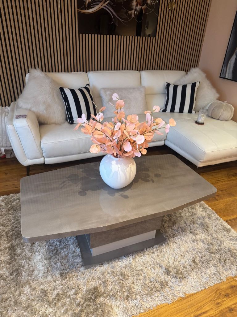 Reduced to £150 for quick saleModern Grey Coffee Table – Excellent Condition