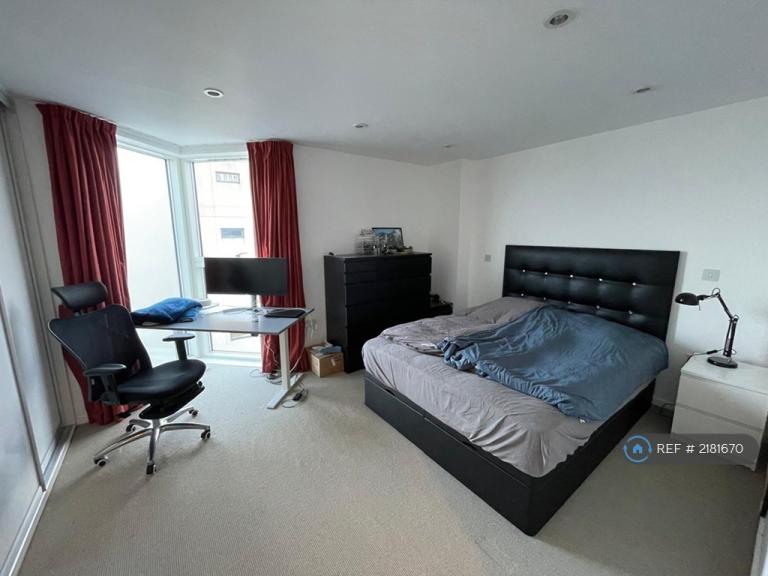 1 bedroom flat in Dance Square, London, EC1V (1 bed) (#2181670)