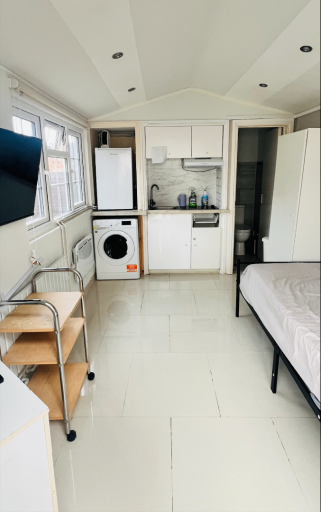 Affordable Small Studio Flat for Rent – Starting at £190/week – Mitcham Hazel Cl, CR4