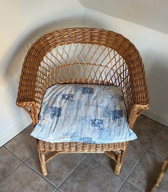Lloyd loom style chair with cushion