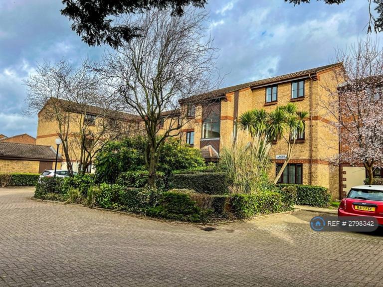 2 bedroom flat in Longlands Court, Mitcham, CR4 (2 bed) (#2798342)