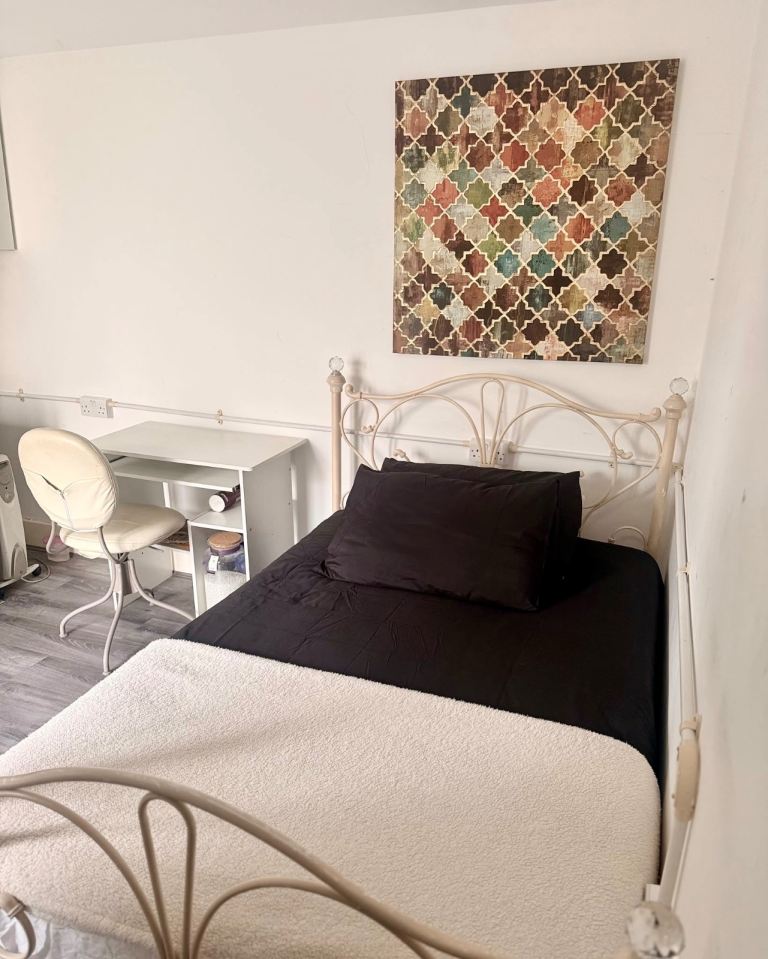 Rent *** ANNEX Double Room En-suite Small Kitchenette