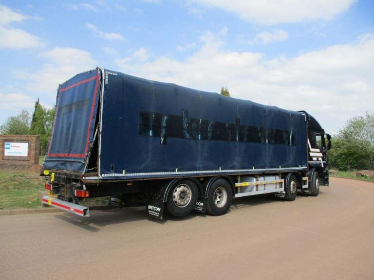 Iveco Stralis 360 8X2 FLAT CURTAINSIDER SLIDING CANOPY