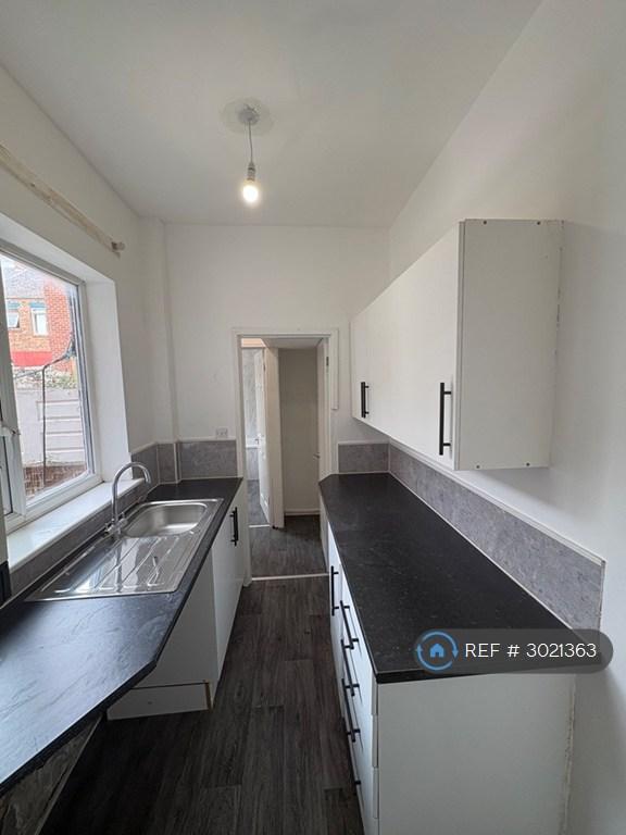 2 bedroom flat in Stanhope Road, South Shields, NE33 (2 bed) (#3021363)