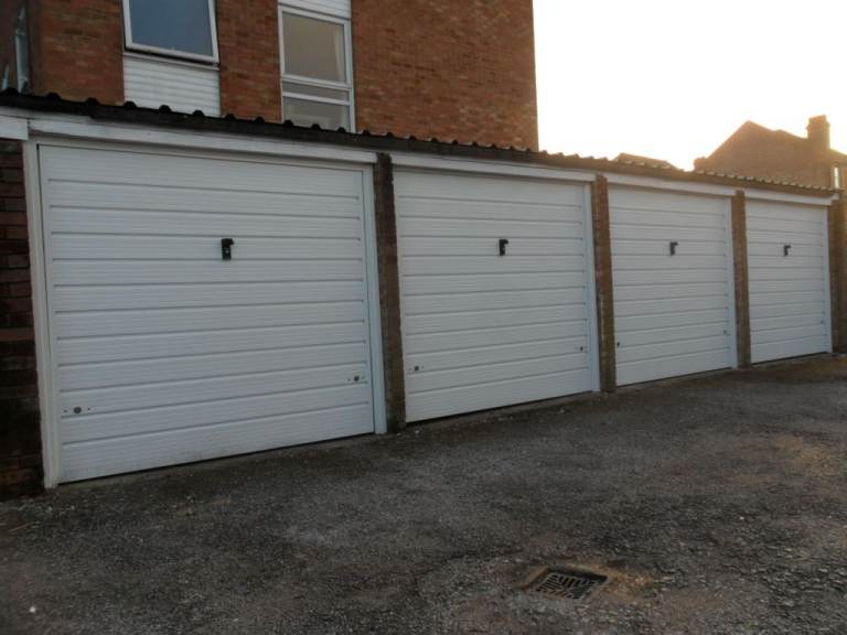 LOCK UP GARAGE TO LET IN SUTTON COLDFIELD