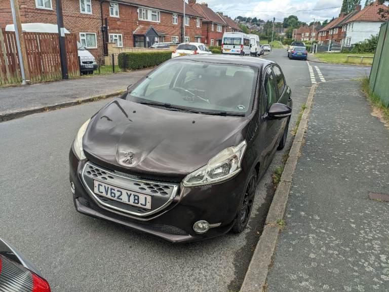 Peugeot, 208, Hatchback, 2012, Semi-Auto, 1398 (cc), 5 doors