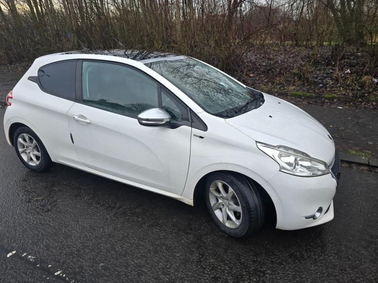 2015 Peugeot 208 1.2 VTi Style 3dr HATCHBACK Petrol Manual