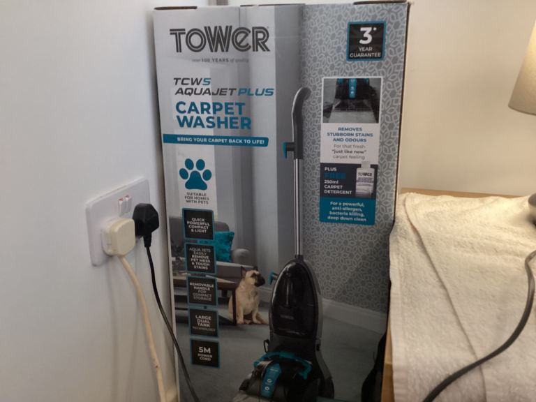 CARPET CLEANER
