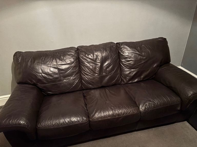 Comfortable Brown Leather 3 seater Sofa – Bargain Price