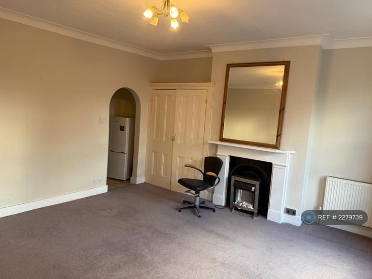 Studio flat in Lee Road, London, SE3 (#2279739)