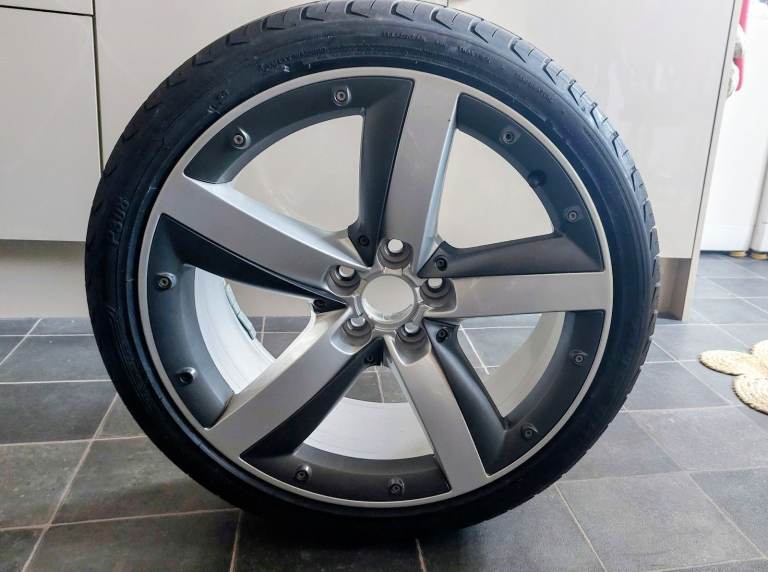 Audi Wheel and Tyre 215/40ZR17 87W