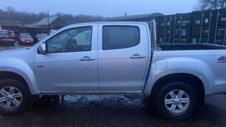 ISUZU D-MAX EIGER TWIN TURBO 2014 