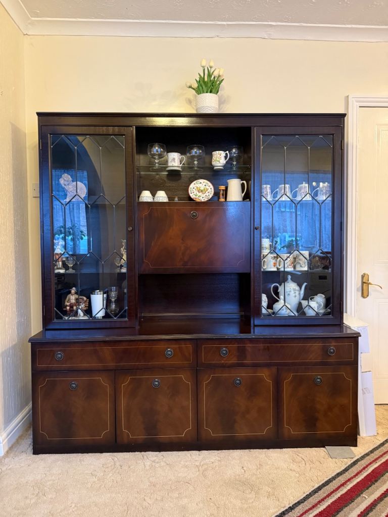 Wooden display cabinet