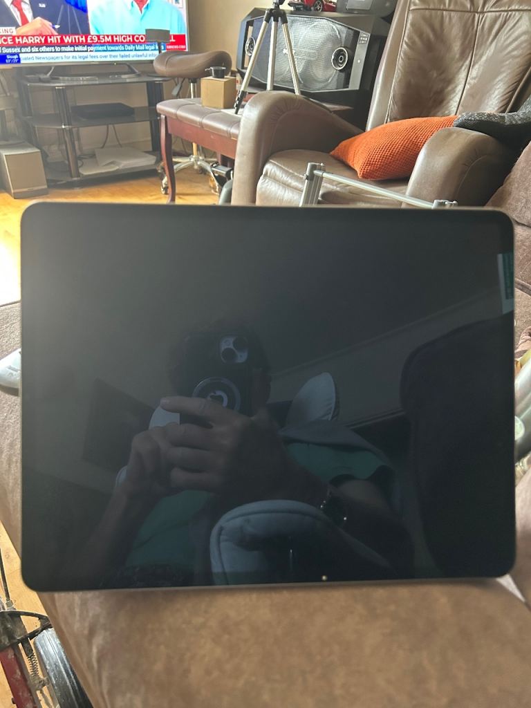  Apple iPad 14 12.9 large screen