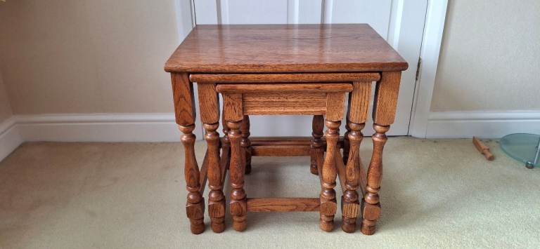 Old Charm Jaycee Style Solid Oak Nest Of 3 Tables