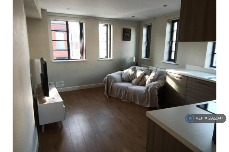 1 bedroom flat in Ashfield Road, Cheadle, SK8 (1 bed) (#2922847)