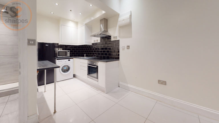 Studio flat in Farewell Place, Mitcham, Surrey