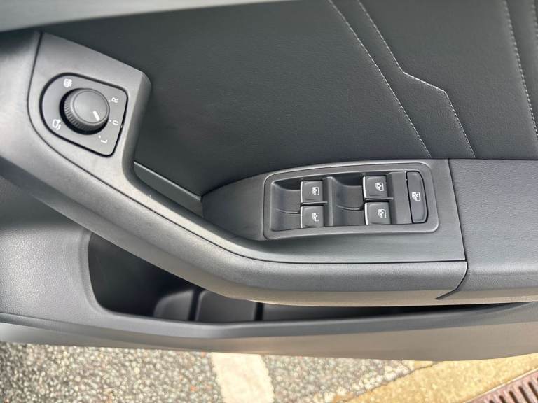 2025 SEAT Ateca 1.5 TSI EVO FR Black Edition 5dr DSG Estate PETROL Automatic