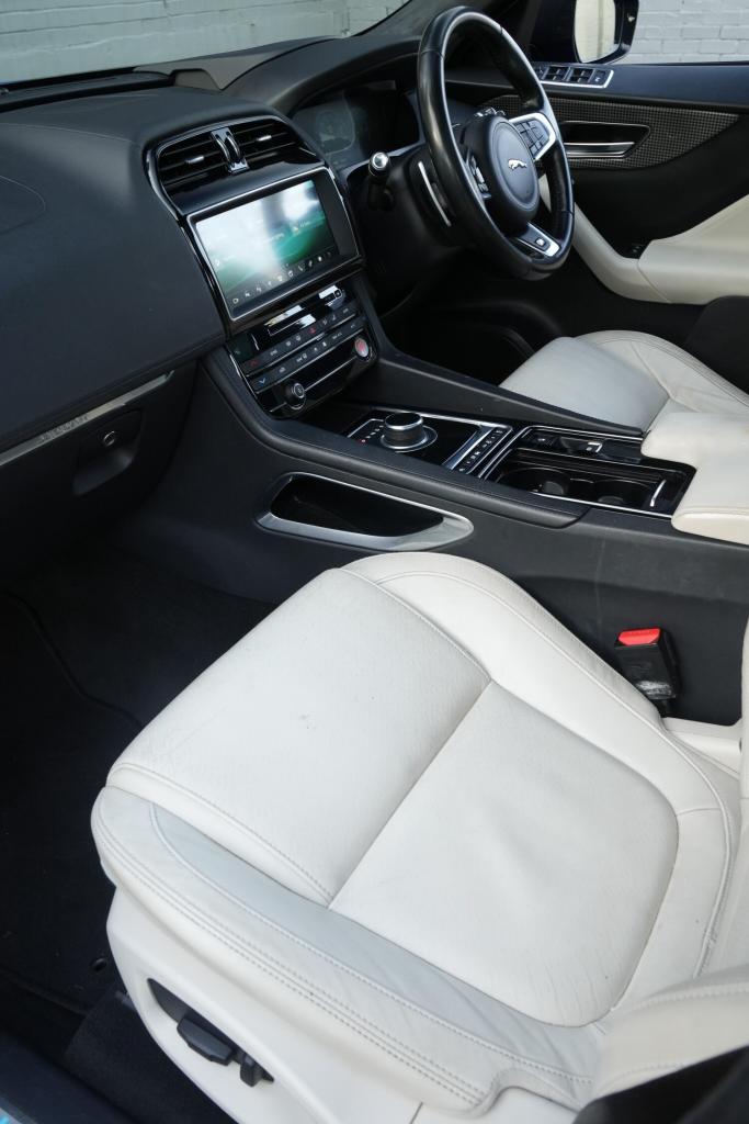 2016 Jaguar F-Pace 3.0d V6 1st Edition 5dr Auto AWD ESTATE DIESEL Automatic