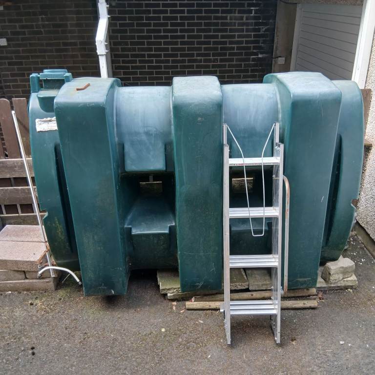 Plastic oil tank 