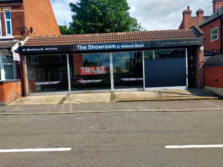Car Sales Showroom Garage in Central Worksop