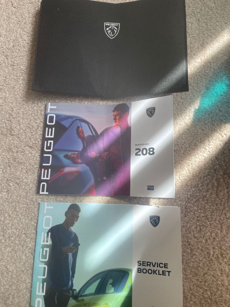 Peugeot 208 2022 quick guide & Service Booklet Set
