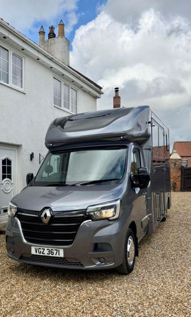 Renault Master 2022 . 2 Build Horsebox . Stallion Build 