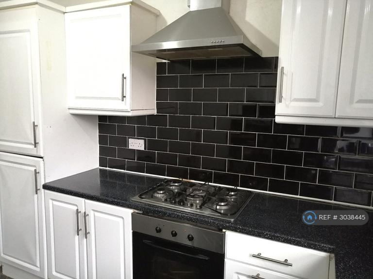 3 bedroom house in Esmond Road, Manchester, M8 (3 bed) (#3038445)