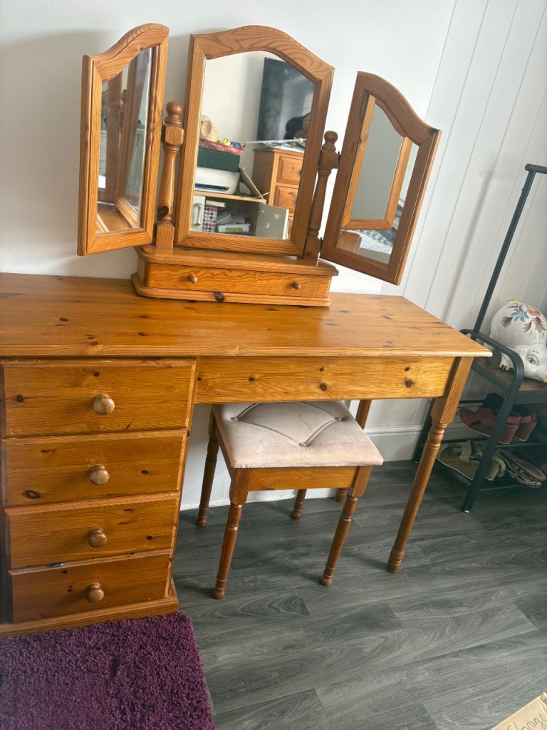 Dressing table 