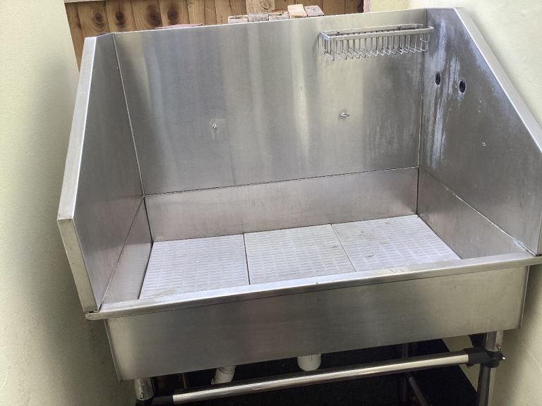 Dog bath 