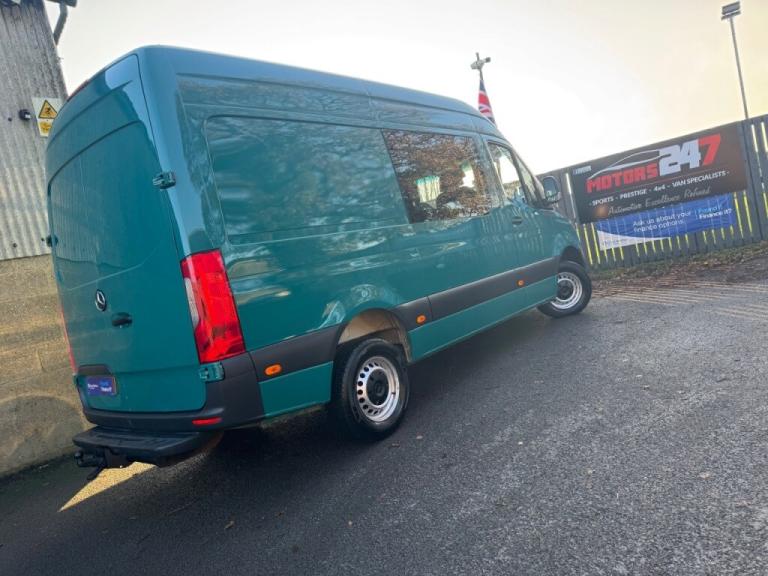  Mercedes-Benz Sprinter SPRINTER 2.1L 314CDI 3.5t H2 L2 RWD WINDOW COMBI CREW