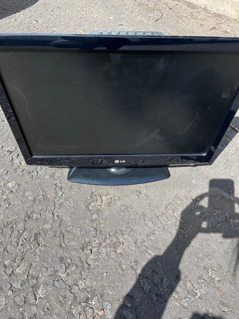 LG 22” LVD TV