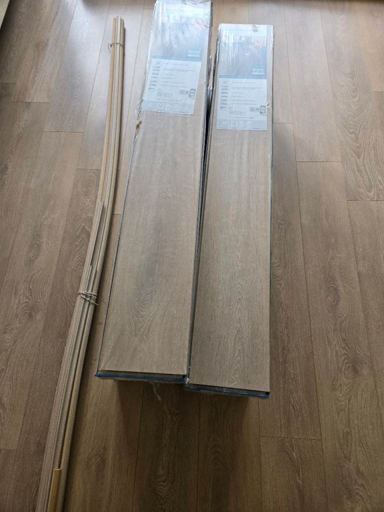 Laminate flooring 8mm Light Brushed Oak 25m coverage
