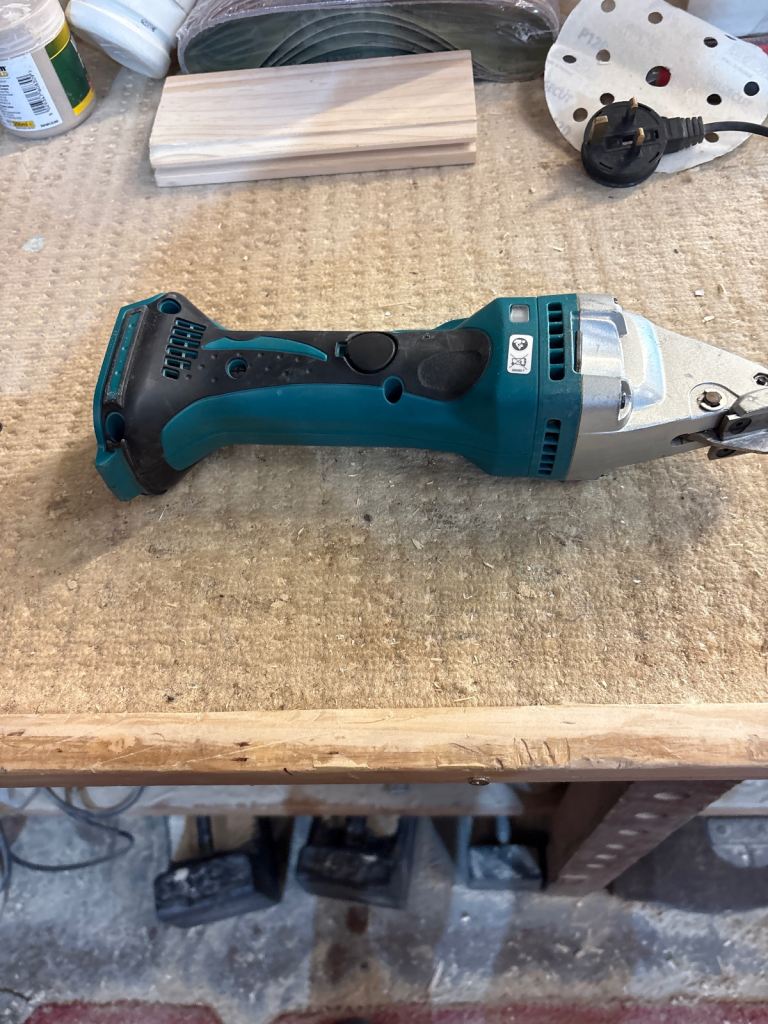 Makita 18v straight sheer tool 1.6mm 