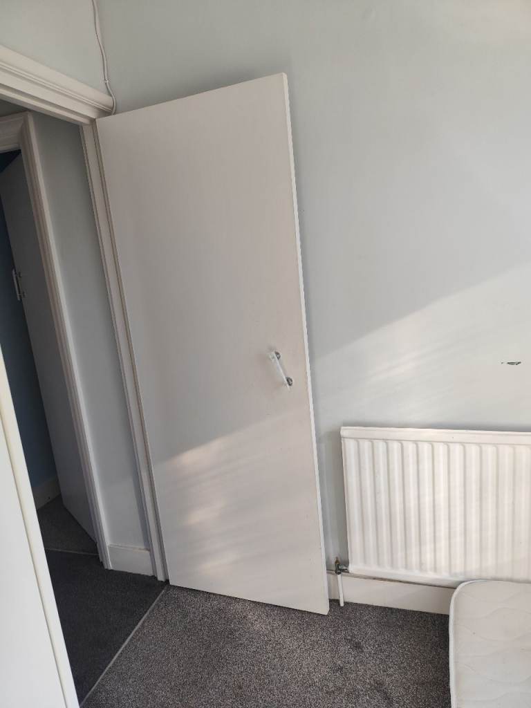 @£400 all bills included, Single room available on Cippenham Lane Slough , preferably single lady