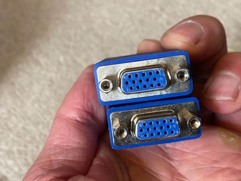 DVI-I Dual Link Splitter Cable (24+5 Pin Male) to 2 x VGA (15 Pin Female),  Twin Monitor Adapter