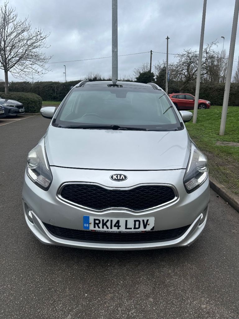 7” seater 2014 Kia Caren’s Drives superb 