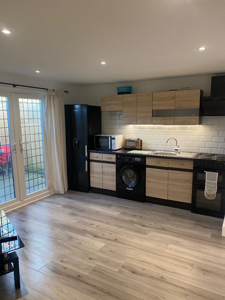 𝟏 𝐛𝐞𝐝𝐫𝐨𝐨𝐦 𝐟𝐥𝐚𝐭 𝐰𝐢𝐭𝐡 𝐩𝐫𝐢𝐯𝐚𝐭𝐞 𝐞𝐧𝐭𝐫𝐚𝐧𝐜𝐞 𝐚𝐧𝐝 𝐩𝐚𝐭𝐢𝐨