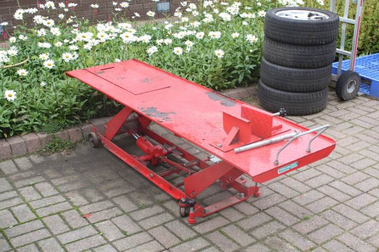 Motorcycle lift workbench