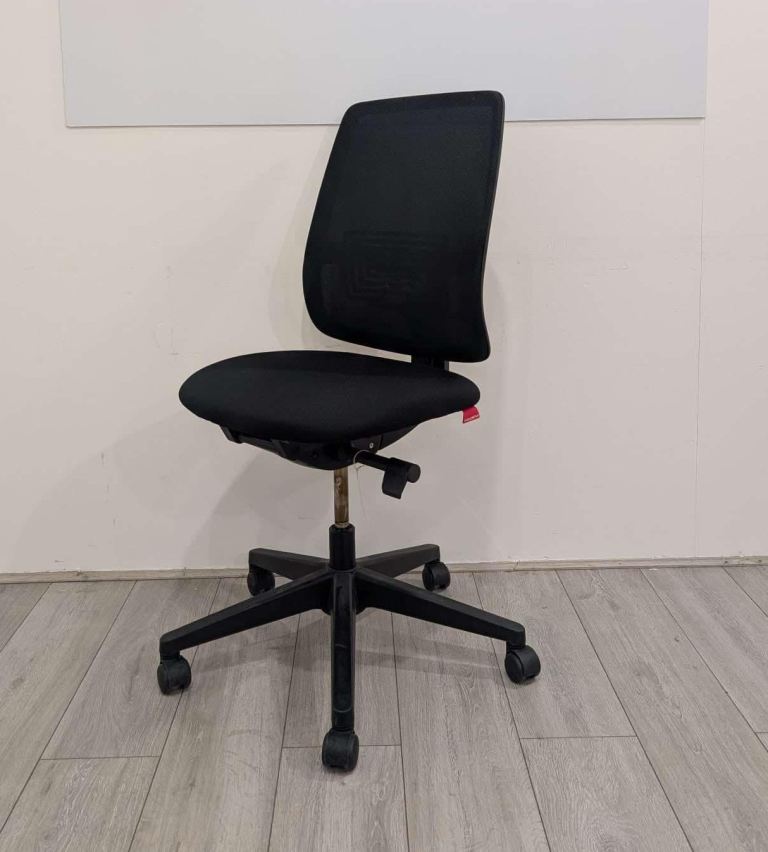 Haworth Lively Operator Chair, Fully Adjustable. Perfect for home or office 