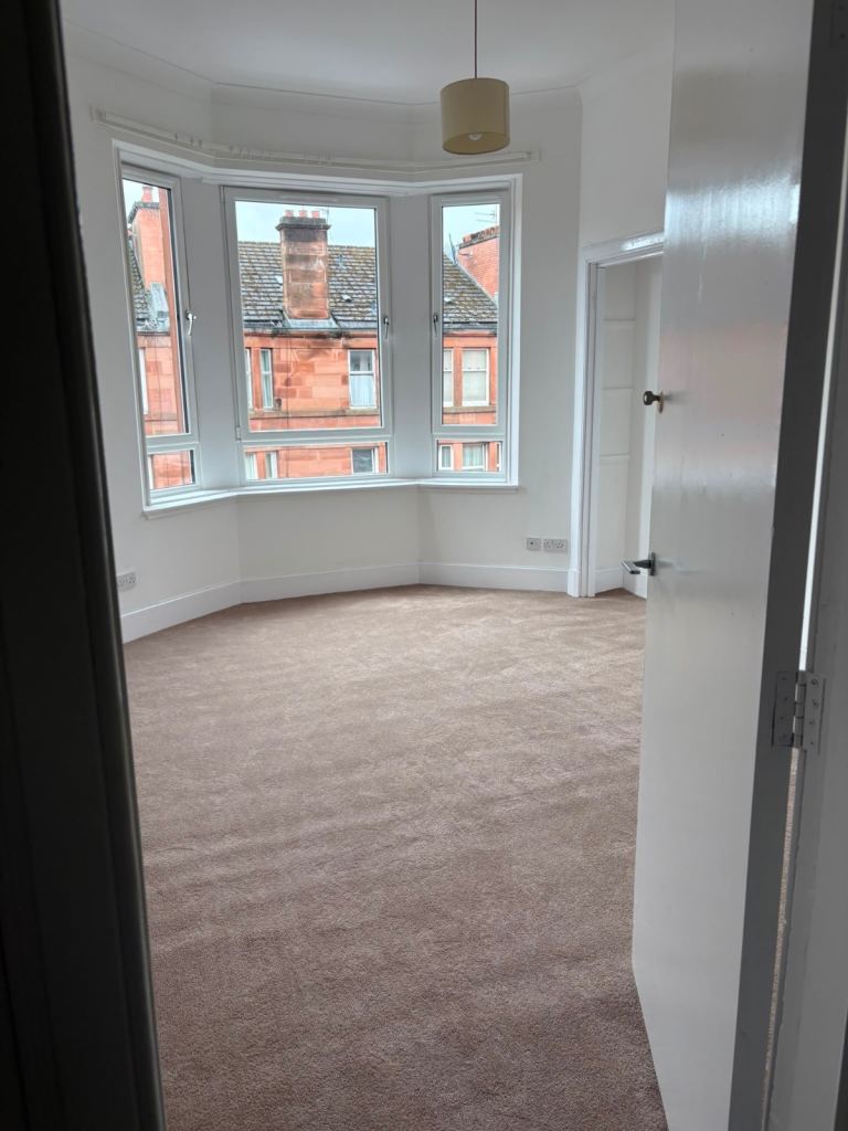 Refreshed Traditional One-Bedroom Tenement Flat – Calder Street/Victoria Road 