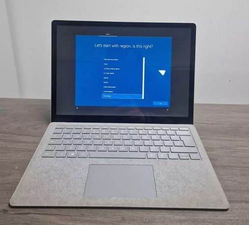 Microsoft Surface Laptop touchscreen Intel Quad core i7 8th gen pro